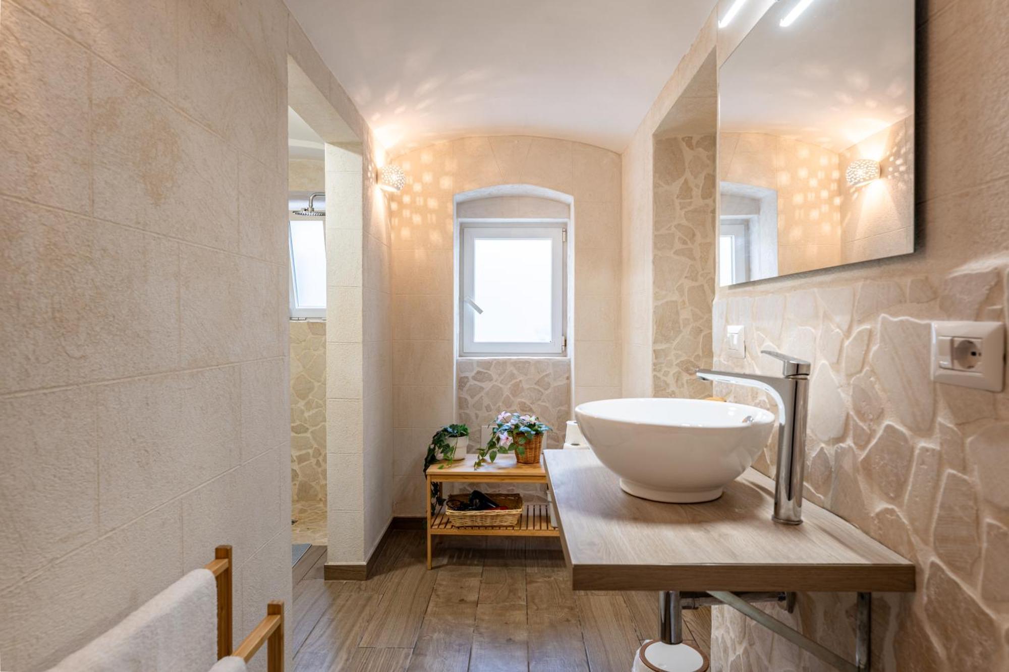 Modern Stone Apartment In The Heart Of בארי מראה חיצוני תמונה